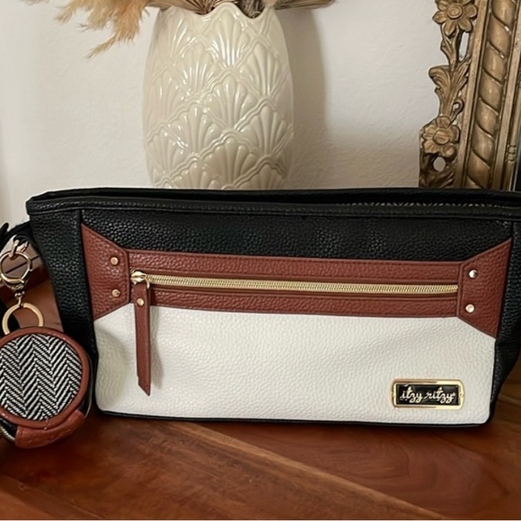 Itzy Ritzy stroller caddy and pacifier clip - Picture 1 of 5